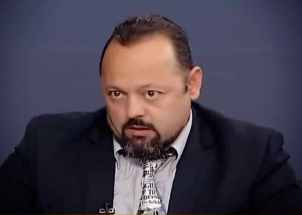 Τα γυρίζει ο Σώρρας -Ζητά από τους οπαδούς του να πληρώσουν τα χρέη μόνοι τους για να έρθει η απελευθέρωση (βίντεο)